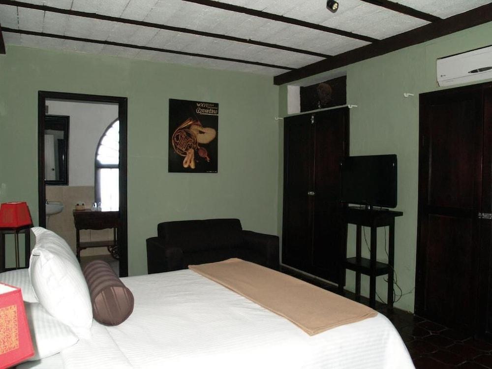 Agaves Hotel 4*