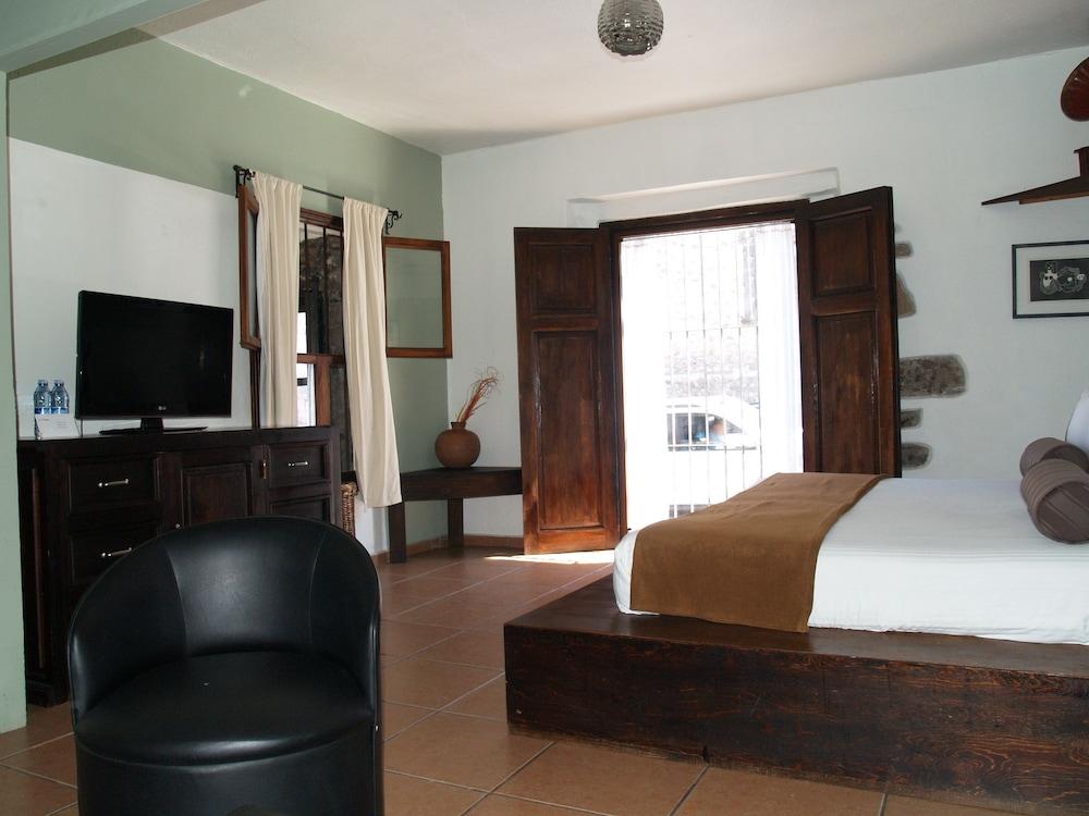 Agaves Hotel 4*