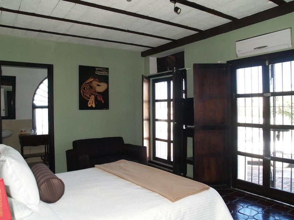 Agaves Hotel